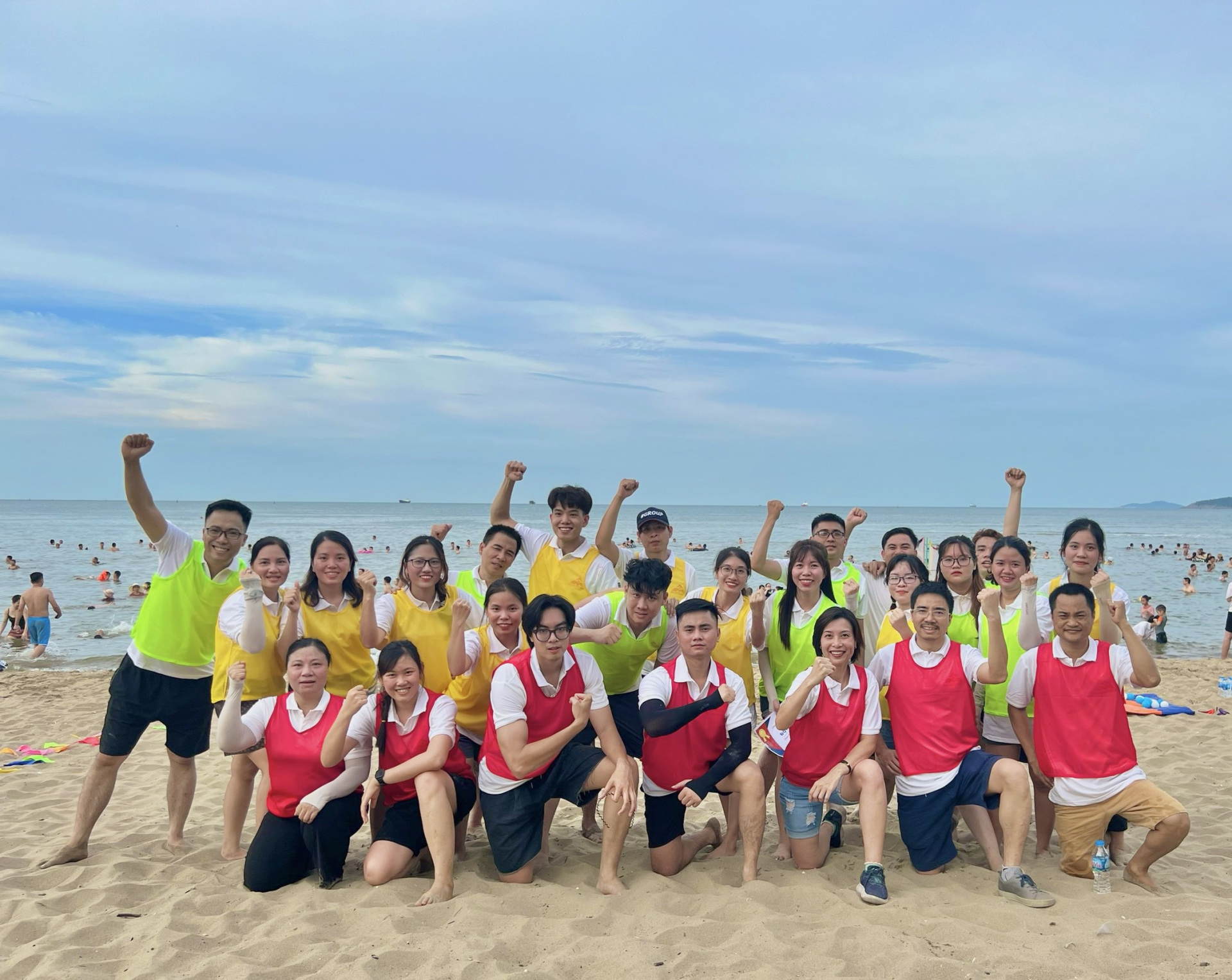 Các thành  viên hào hứng trước khi tham gia những trò chơi sôi động, kịch tính